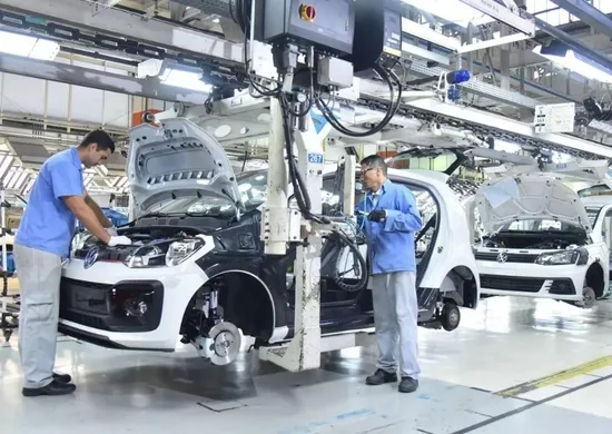 Imagem ilustrativa da imagem Volkswagen avalia demitir 100 mil funcionários e fechar 4 fábricas na Alemanha