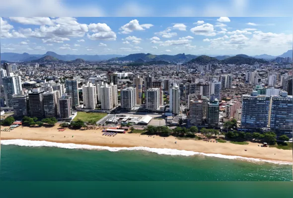 Vista aérea de Itapuã, em Vila Velha, onde o Bella Fiore Itapuã fica a cerca de 100 metros da praia
