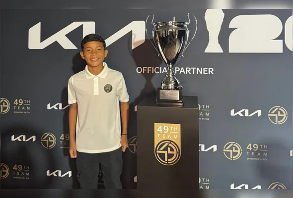 Samuel vai entrar em campo carregando a bola oficial da partida