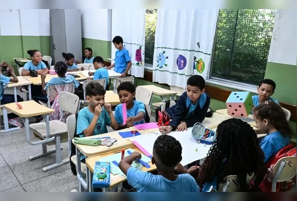Imagem ilustrativa da imagem Governo fixa em R$ 5,1 mil novo piso nacional do magistério