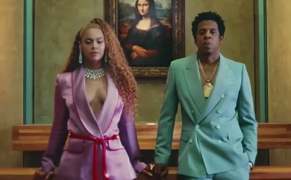 Imagem ilustrativa da imagem Homem é preso após bater carro no portão de Jay-Z e Beyoncé