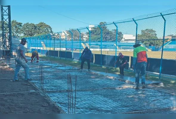 Imagem ilustrativa da imagem Obras de arquibancada no Estádio Salvador Costa avançam