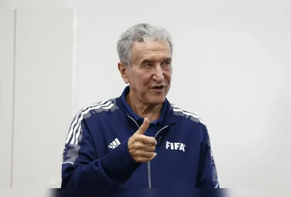Carlos Alberto Parreira foi internado com inflamação pulmonar