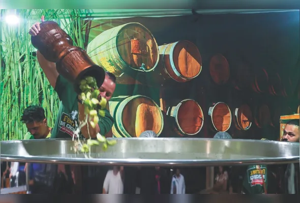 Imagem ilustrativa da imagem Recorde com caipirinha de 1.500 litros em festival de São Roque do Canaã