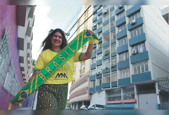 A síndica profissional Juliana Monteiro destaca que vizinhos podem torcer juntos, mas sem abrir mão das normas de segurança e convivência