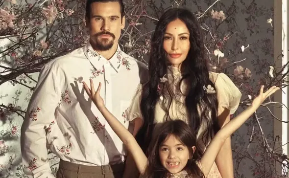 Imagem ilustrativa da imagem Sabrina Sato e Nicolas Prattes anunciam gravidez: 'O amor floresceu'