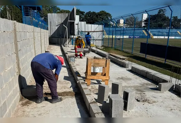 Imagem ilustrativa da imagem Sem jogos até 2027, obras no Salvador Costa estão a todo o vapor