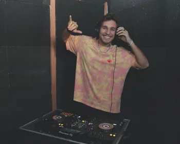 Imagem ilustrativa da imagem Viagem no tempo em festa com o DJ Lukão neste sábado