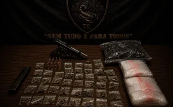 Imagem ilustrativa da imagem Casal de moto é abordado e polícia descobre drogas e arma em Vitória