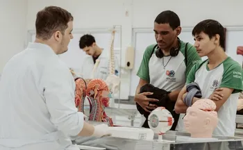 Imagem ilustrativa da imagem Feira das Profissões Multivix leva experiência de carreira a alunos em Cariacica