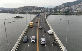 Imagem ilustrativa da imagem Iluminação da Segunda Ponte vai começar a ser trocada em setembro