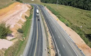 Imagem ilustrativa da imagem Mais 5,5 quilômetros de pista duplicada são liberadas na BR-101