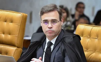 Imagem ilustrativa da imagem Mendonça quer levar ao plenário diálogos atribuídos a Vorcaro e Moraes