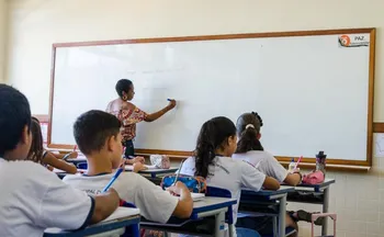 Imagem ilustrativa da imagem Serra abre processo seletivo para professores com salários de até R$ 4,9 mil