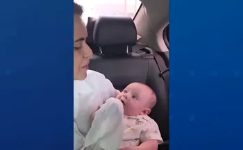 Imagem ilustrativa da imagem VÍDEO | Bebê de 3 meses "canta" louvor com a mãe e viraliza no ES