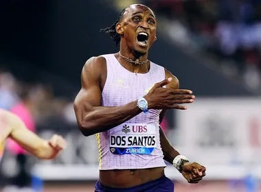 Imagem ilustrativa da imagem Alison dos Santos quebra recorde mundial dos 400m com barreiras