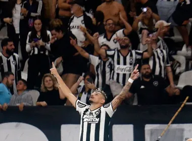 Imagem ilustrativa da imagem Botafogo anuncia retorno de Tiquinho Soares com contrato até 2026
