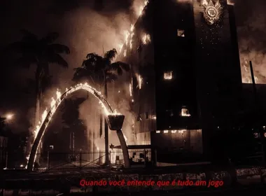 Imagem ilustrativa da imagem Corinthians multa Memphis Depay por imagens do Parque São Jorge em chamas
