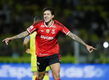 Imagem ilustrativa da imagem Flamengo goleia Mirassol, cola no Palmeiras e esquenta briga no Brasileiro