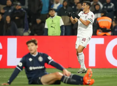 Imagem ilustrativa da imagem Fluminense supera expulsão e polêmica, elimina Rivadavia nos pênaltis e avança