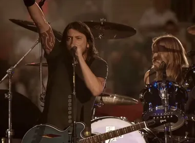 Imagem ilustrativa da imagem Foo Fighters anuncia dois shows no Brasil em 2027 com turnê 'Take Cover'