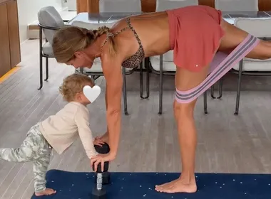 Imagem ilustrativa da imagem Gisele Bündchen compartilha foto rara do filho caçula