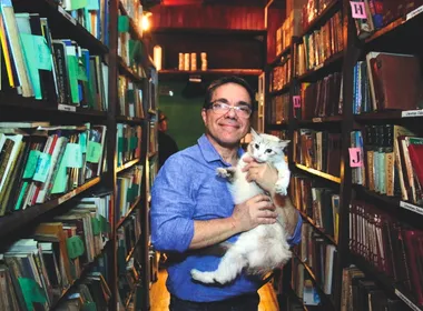 Imagem ilustrativa da imagem “Livraria misteriosa” no centro de Vitória reabre com mais de 40 mil livros