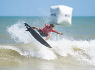 Imagem ilustrativa da imagem Mundial de surfe deve atrair mais de 40 mil pessoas para Guarapari