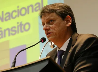 Imagem ilustrativa da imagem Tarcísio declara R$ 2,7 milhões em bens ao registrar candidatura à reeleição em SP