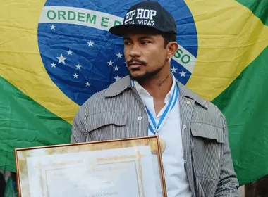 Imagem ilustrativa da imagem Xamã comemora convite para dar aulas na Uerj