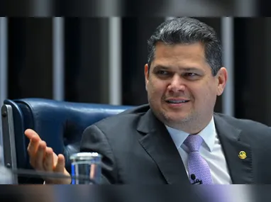 Imagem ilustrativa da imagem Alcolumbre envia PEC do fim da escala 6x1 para CCJ do Senado