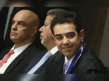 Renan Santos (Partido Missão) durante uma coletiva de imprensa