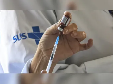 O melanoma é um tipo de câncer de pele invasivo, com alto risco de metástase, 
que é quando o tumor se espalha para outros órgãos do corpo