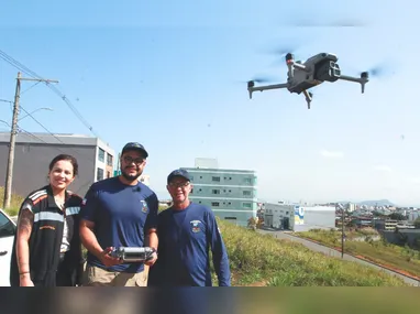 Imagem ilustrativa da imagem Drones vão flagrar “sujões”, invasões e obras irregulares em Cariacica