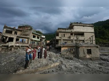 Imagem ilustrativa da imagem Entenda formação de geleira que teve colapso e causou enchente no Nepal