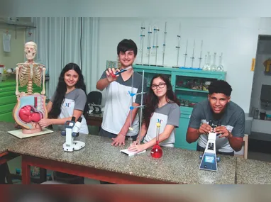 Raquel Oliveira, mãe de Lucas Emanuel, de 10 anos, disse que sempre incentivou o hábito da leitura em casa