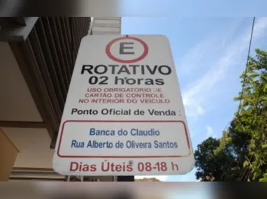 Veículo danificado abandonado