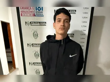 Vítima perdeu o controle em curva e bateu de lado no caminhão