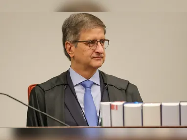 Data centers são estruturas físicas que concentram computadores e servidores que armazenam, processam e distribuem grandes volumes de dados