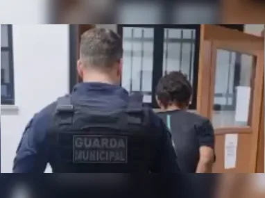 De acordo com informações da TV Tribuna/Band, a vítima foi identificada como Marcelo Araújo Gomes
