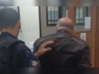 Imagem ilustrativa da imagem Homem é preso em Vitória após fingir ser policial e ameaçar ex