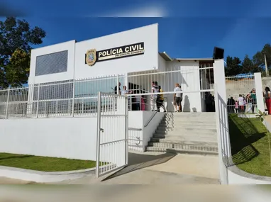 De acordo com o relato do motorista do carro aos militares, a motocicleta invadiu a contramão em uma curva