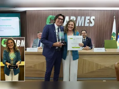 Kaleb aproveita as viagens de ônibus para ler e já retirou 35 livros na Biblioteca Transcol em menos de um ano