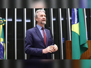 Imagem ilustrativa da imagem Líder do PT sofre AVC durante reunião na Câmara, em Brasília