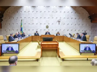 Celulares com apps de bancos digitais, 
que exigem supervisão de responsável quando a conta pertence a menores 
de idade