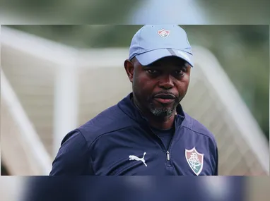 Campeão mundial pela Espanha, atacante deixa o Barcelona, assina até 2031 com o Paris Saint-Germain e reencontra Luis Enrique