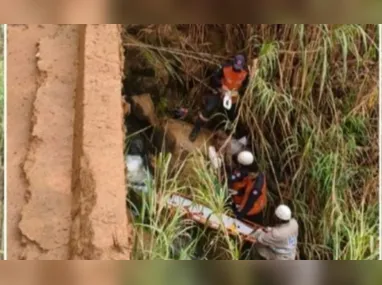 Acidente envolveu um Toyota Corolla e um Volkswagen Gol, que trafegavam em sentidos opostos