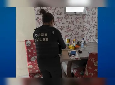 Veículo capotou enquantos suspeitos fugiam