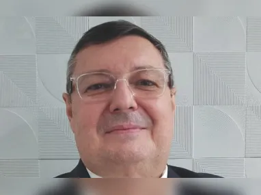 Andréia Delmaschio é escritora, professora e mãe de dois adolescentes