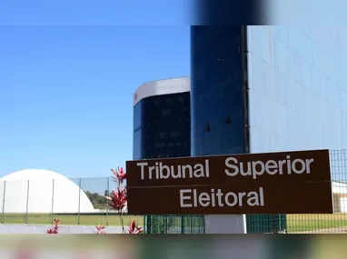 Carlos Bolsonaro disputa Senado por SC e declara R$ 2,7 milhões